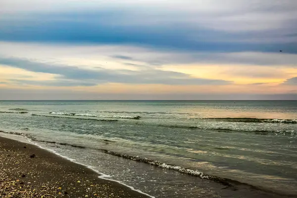 Sahilde güzel bir gün batımı