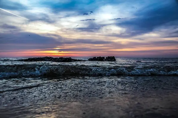 Denizde güzel bir gün batımı