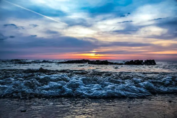 Sahilde gün batımı