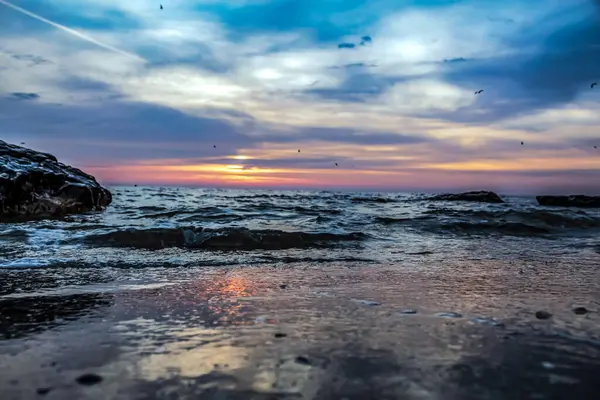 Akşamları baltık denizinde gün batımı