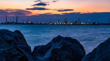 Şehrin güzel gece manzarası