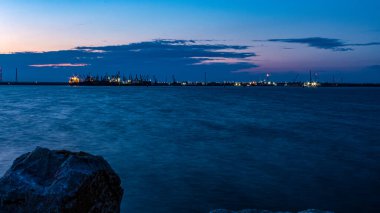 Deniz manzarası ve iskele.