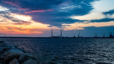 Denizde gün batımı