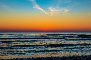 Denizde gün batımı