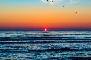 Baltık Denizi 'nde gün doğumu