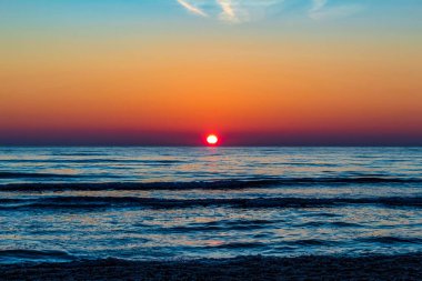 Sahilde güzel bir gün batımı