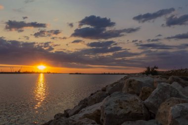 Denizde gün batımı