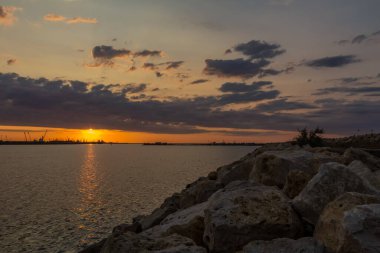 Denizde gün batımı