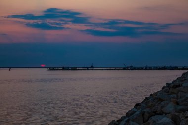 Baltık Denizi üzerinde güzel bir gün batımı.