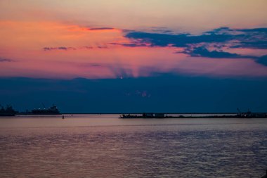 Denizde gün batımı