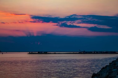 Denizde güzel gün batımı