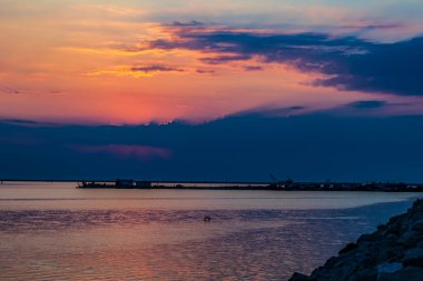 Denizde gün batımı