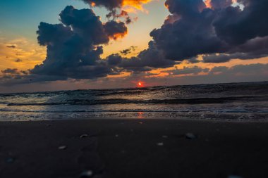 Denizde güzel gün batımı