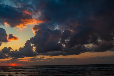 Gün batımında güzel gökyüzü