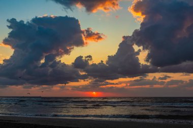 Denizde gün batımı