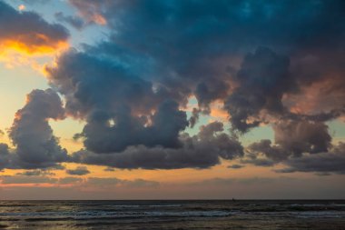 Denizde gün batımı