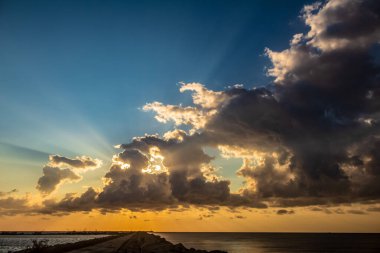 Punta del este sahilinde gün batımı Punta punta, uruguay.