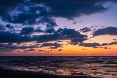 Riga körfezinde gün batımı