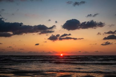 Karadeniz 'de gün batımı, Kırım