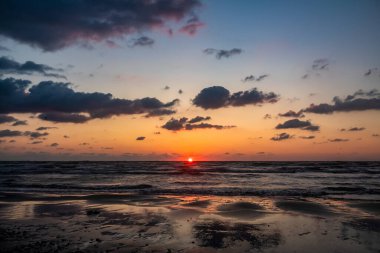 Baltık Denizi 'nde renkli gün batımı