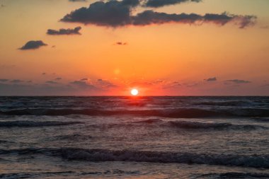 İsrail 'de Akdeniz üzerinde gün batımı