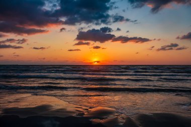 Denizin Üzerinde Gün Doğumu