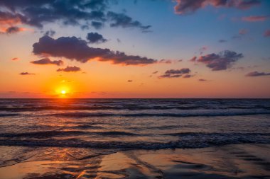 Denizin Üzerinde Gün Doğumu