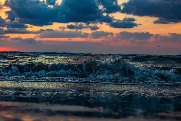 Baltık Denizi kıyısında gün batımı