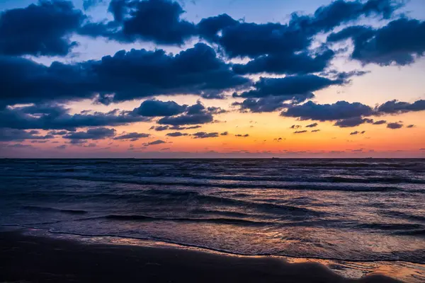 Denizi güzel gündoğumu