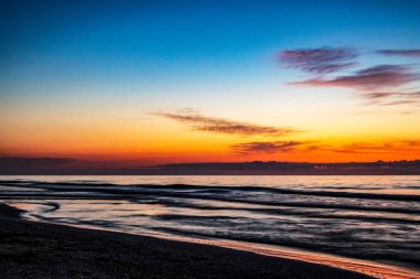 Denizde güzel bir gün batımı
