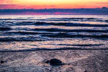 Baltık Denizi 'nde gün batımı, Polonya.