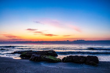 Sahilde gün batımı