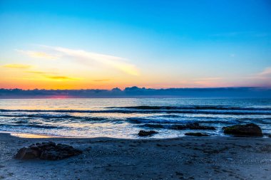 Denizde güzel bir gün batımı