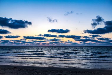 Denizde güzel bir gün batımı