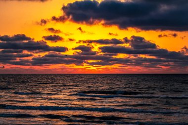 Denizde gün batımı