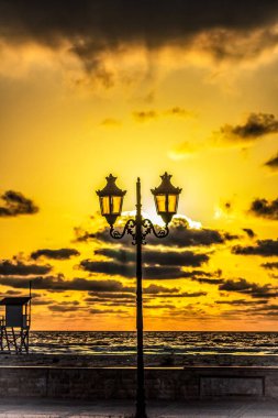 Denizde gün batımı