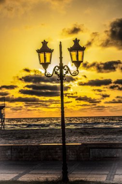 Denizde güzel bir gün batımı