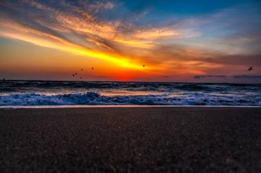 Gün batımında renkli gün doğumu