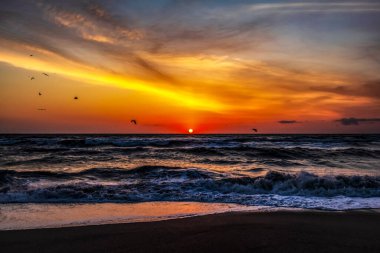 Denizde güzel bir gün batımı