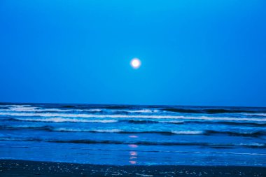 Denizde güzel gün batımı