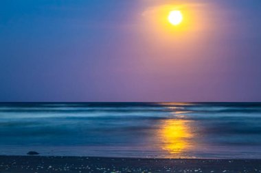 Denizde gün batımı