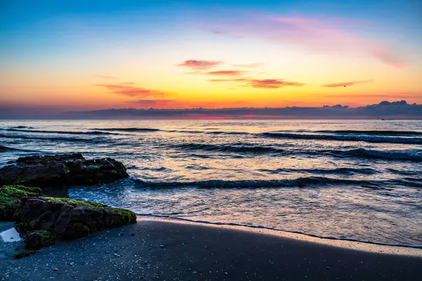 Denizde gün doğumu