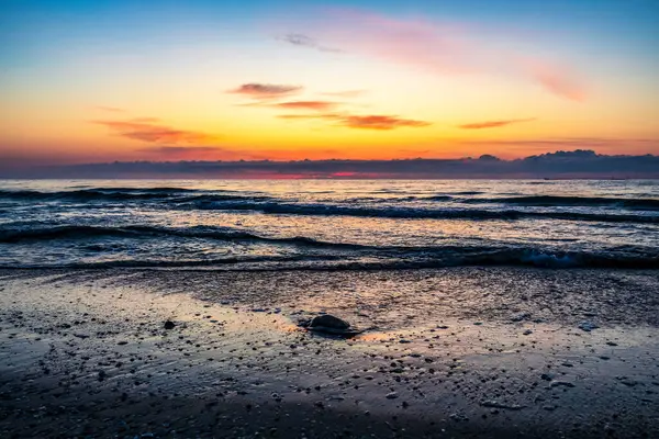 Sahilde güzel bir gün batımı
