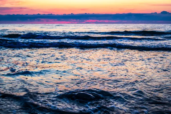 Denizde güzel bir gün batımı