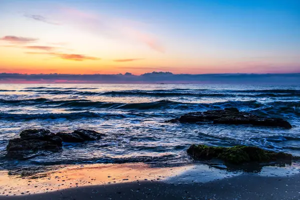 Sahilde gün doğumu