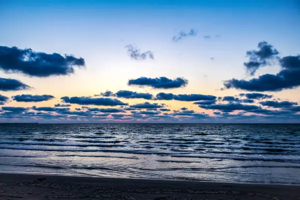 Denizde güzel bir gün batımı