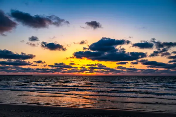 Denizde gün doğumu, güzel gün batımı