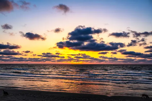 Akdeniz 'de gün batımı