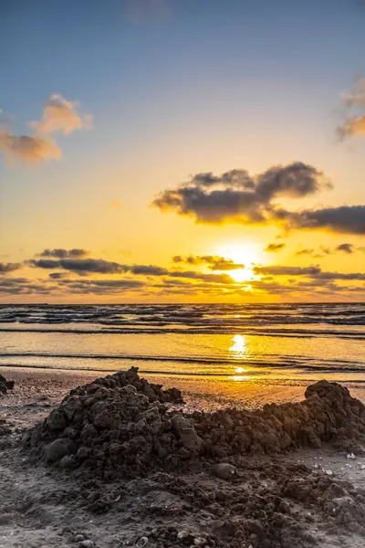 Denizde gün doğumu