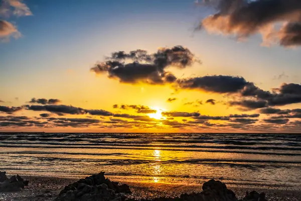 Denizde gün batımı